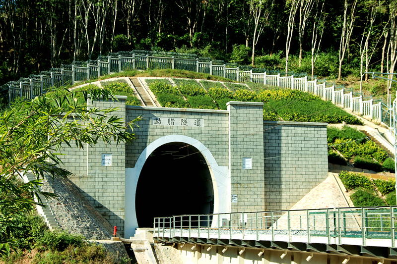 中老鐵路勐臘隧道全長13.018公里，是中老鐵路國內段最長單線隧道